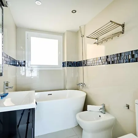 Espanhouse Pauline تورّيفيِخا